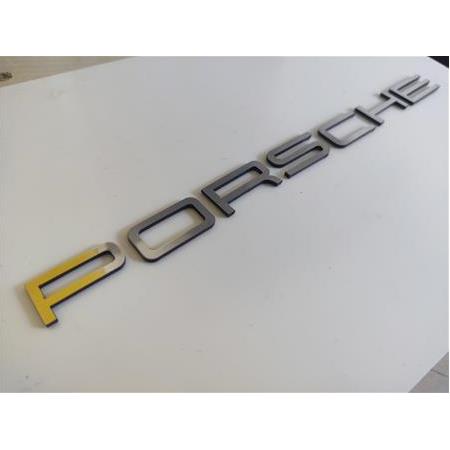 Porsche bagaj yazısı