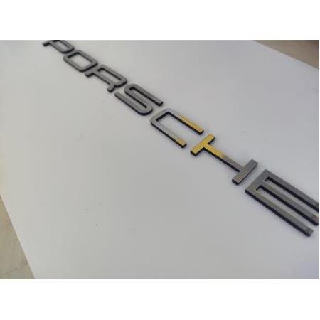 Porsche bagaj yazısı