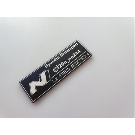Kişileştirilebilir 90x30mm siyah etiket